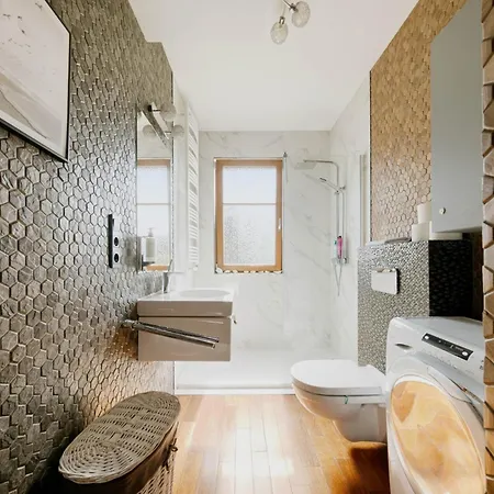 Ruby Apartment *